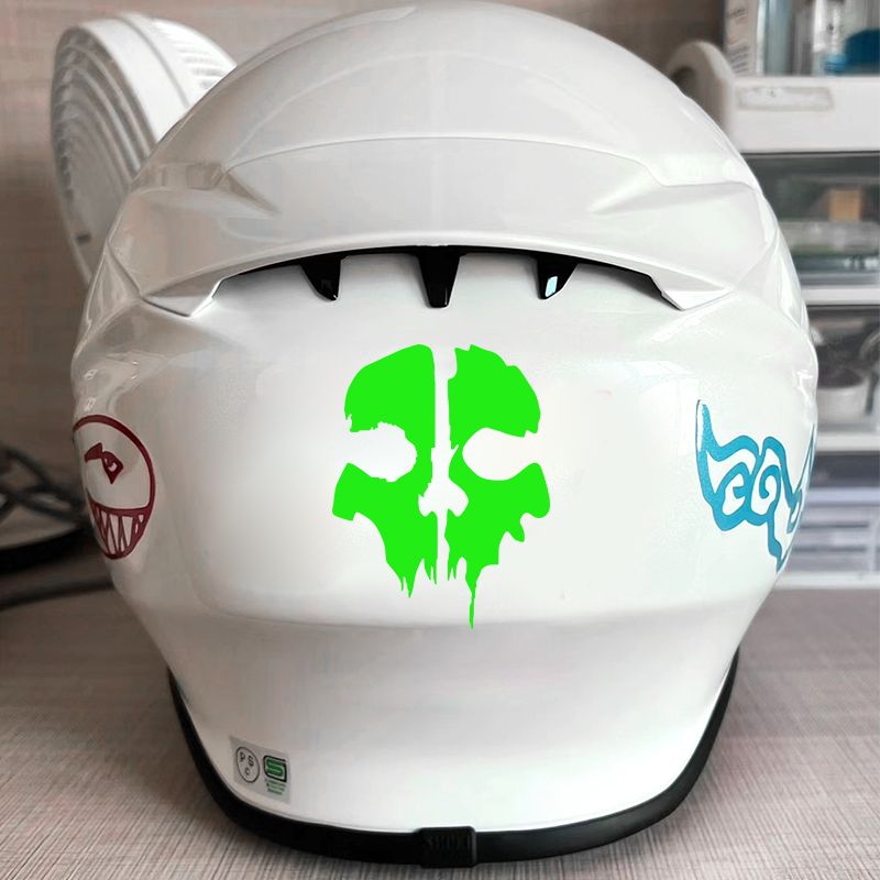 ملصقات ملونة على شكل جمجمة للد - مراجعة Skull Cap Helmet Liner وسعره